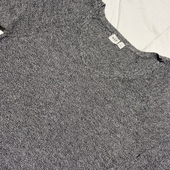 GAP V Neck Sweater. Black, Gray & White Heather. Size Small - Picture 6 of 9